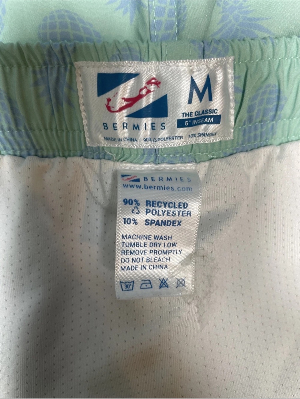 Bermies The Class 5" Inseam Swim Trunks Men’s Size Medium Blue Purple Pineapple - Picture 4 of 4